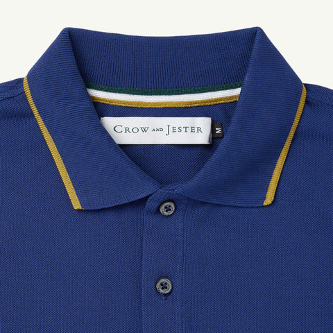 Contrast-tipped collar with signature neck tape